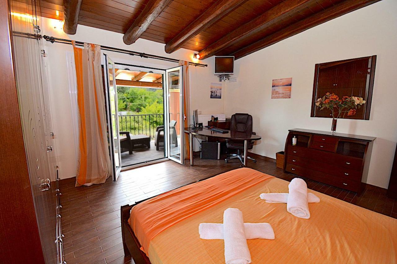 Villa Alex Sinarádes Esterno foto