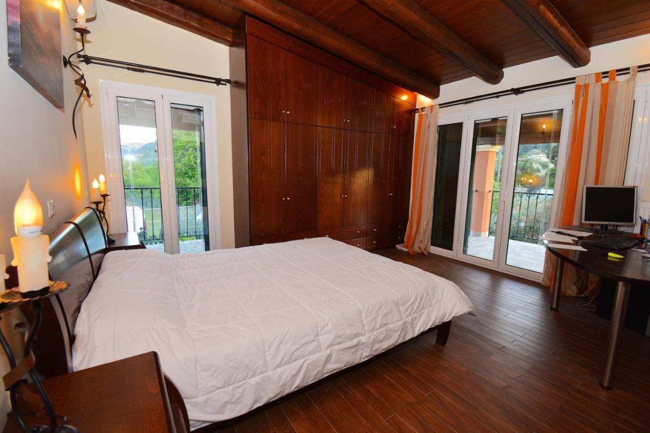 Villa Alex Sinarádes Esterno foto